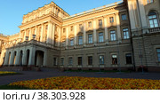 View Mariinsky Palace on St. Isaac's Square. Houses Government. Unique urban landscape center of Saint Petersburg (2020 год). Редакционное видео, видеограф Aleksandr Golubev / Фотобанк Лори