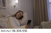 Girl actress of Slavic appearance in white shirt shows her emotions. Стоковое видео, видеограф Aleksandr Golubev / Фотобанк Лори