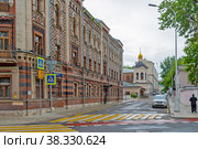 Крапивенский переулок.  Ансамбль жилых зданий Константинопольского патриаршего подворья. Москва (2019 год). Редакционное фото, фотограф Александр Щепин / Фотобанк Лори
