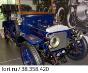 Автомобиль "Daimler 30 HP Poppet Valve", 1908 г., универсал (фаэтон), 4-цилиндровый, рядный, 3-ступенчатый, Великобритания. Этот экспонат один из двух сохранившихся. Музей автомобильной техники. Верхняя Пышма, Россия, 13.10.20220. Редакционное фото, фотограф Сергей Елизарьев / Фотобанк Лори