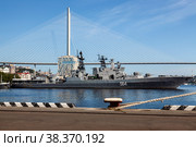 Большой противолодочный корабль "Адмирал Трибуц" у причала во Владивостоке. Россия (2013 год). Редакционное фото, фотограф Наталья Волкова / Фотобанк Лори