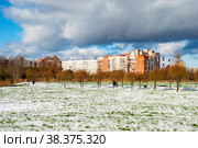 Парк Яблоньки на проспекте Ветеранов. Санкт-Петербург (2012 год). Редакционное фото, фотограф Александр Щепин / Фотобанк Лори