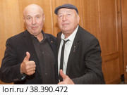 Николай Лукинский, российский артист разговорного жанра и Пеленягрэ Виктор, российский поэт и драматург (2022 год). Редакционное фото, фотограф Малышев Андрей / Фотобанк Лори