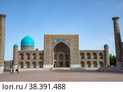 Старинное медресе Тилля-Кари в центре площади Регистан. Самарканд, Узбекистан (2022 год). Стоковое фото, фотограф Анна Карасева / Фотобанк Лори