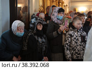 Люди в день Великого освящения Введенского храма Дмитрова (2021 год). Редакционное фото, фотограф Дмитрий Неумоин / Фотобанк Лори