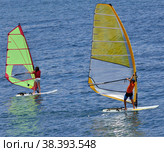 Two windsurfer the ocean - the coach and pupil (2012 год). Редакционное фото, фотограф Михаил Аккуратoв / Фотобанк Лори