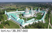Drone view of the Resurrection New Jerusalem Stavropigial Monastery in the city of Istra, Russia. Стоковое видео, видеограф Яков Филимонов / Фотобанк Лори
