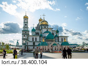 Istra, Russia-August 10, 2019: resurrection Cathedral in the new Jerusalem monastery on a Sunny summer day. Tourist attractions in Russia. Редакционное фото, фотограф Оксана Медведева / Фотобанк Лори