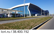 Simferopol, Crimea - September 30, 2019: entrance to the new modern passenger terminal of Simferopol International Airport. View from the square. Редакционное фото, фотограф Оксана Медведева / Фотобанк Лори