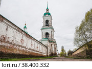 Travel to Russia. Spaso-Yakovlevsky Monastery on a cloudy day. Russia, Rostov Veliky, Yaroslavl region, golden ring. (2017 год). Стоковое фото, фотограф Photojuli / Фотобанк Лори