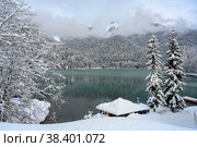 The house is covered with snow up to the roof on the ice-free lake Ritsa in Abkhazia in winter in fog. Стоковое фото, фотограф Сергей Фролов / Фотобанк Лори