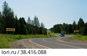 Чуйский тракт. Подъем на Семинский перевал на Алтае / Video of winding road uphill. Chuisky tract on the Seminsky mountain pass. Cars on the road. (2022 год). Редакционное видео, видеограф Сергей Пристяжнюк (Serg Zastavkin) / Фотобанк Лори