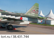 Российский и советский бронированный военный дозвуковой самолёт-штурмовик Су-25СМ3 "Супер грач" Frogfoot на Международном авиасалоне МАКС в Жуковском, Россия, вид на хвост (2019 год). Редакционное фото, фотограф Малышев Андрей / Фотобанк Лори