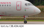 Sukhoi Superjet of Rossiya taxiing (2021 год). Редакционное видео, видеограф Игорь Жоров / Фотобанк Лори