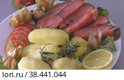 Chinook fish (Latin. Oncorhynchus tschawytscha) or cold-smoked royal salmon. Стоковое видео, видеограф Владимир Галкин / Фотобанк Лори