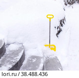 Ступеньки очищены от снега. Стоковое фото, фотограф Елена Павлова / Фотобанк Лори