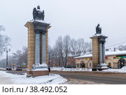 Смоленские (Двинские) ворота. Гатчина, Ленинградская область (2022 год). Редакционное фото, фотограф Александр Щепин / Фотобанк Лори