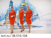 Россия. Санкт-Петербург. Бортпроводники компании "Аэрофлот". Петербургский экономический форум. Russia. Saint-Petersburg. Flight attendants of the company Aeroflot. Participants of the St. Petersburg Economic Forum (2017 год). Редакционное фото, фотограф Алексей Смышляев / Фотобанк Лори