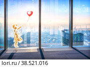 Девочка с шариком на стекле окна, башня Федерация Москва-Сити, Москва (2022 год). Стоковое фото, фотограф Baturina Yuliya / Фотобанк Лори