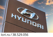 Hyundai dealership sign against the sky (2018 год). Редакционное фото, фотограф FotograFF / Фотобанк Лори