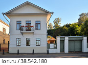 Ples, Ivanovo region, Russia, August 12, 2022:  Hotel Dom Gromov - Sobornaya Sloboda on Sovetskaya street. Редакционное фото, фотограф Алексей Антипов / Фотобанк Лори