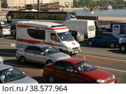 Россия. Санкт-Петербург. Автомобиль скорой помощи. Неотложная медицинская помощь. Russia. Saint-Petersburg. Ambulance car. Emergency medical care. (2010 год). Редакционное фото, фотограф Алексей Смышляев / Фотобанк Лори