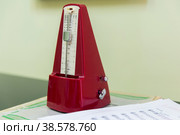 Метроном. Metronome. A device for setting sound pauses. Стоковое фото, фотограф Алексей Смышляев / Фотобанк Лори