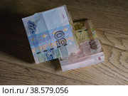 Рубли на полу. Стоковое фото, фотограф Виталий Михайлюк / Фотобанк Лори