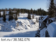 Winter landscape of Ruskeala Park. Marble canyon under the snow. Russia, Republic of Karelia. (2018 год). Редакционное фото, фотограф Photojuli / Фотобанк Лори