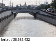 Россия. Москва. Виды Москвы. Астаховский мост через реку Яуза. Russia. Moscow. Views of Moscow. Astakhovsky Bridge over the Yauza River. (2019 год). Редакционное фото, фотограф Алексей Смышляев / Фотобанк Лори