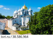 Вид на Софийский собор. Новгородский детинец (Новгородский кремль). Летний солнечный день. Великий Новгород. Россия (2022 год). Стоковое фото, фотограф E. O. / Фотобанк Лори