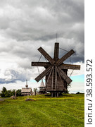 historic windmill for grinding flour in Kizhi on lake Onega (2015 год). Редакционное фото, фотограф Оксана Медведева / Фотобанк Лори