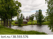 wooden hut in Kizhi island lake Onega (2015 год). Редакционное фото, фотограф Оксана Медведева / Фотобанк Лори