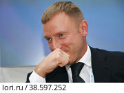 Russia. St. Petersburg. The 17th St. Petersburg International Economic Forum (SPIEF 2013). Minister of Education and Science of the Russian Federation Dmitry Livanov. Россия. Санкт-Петербург. 17-й Петербургский международный экономический форум (ПМЭФ 2013). Министр образования и науки РФ Дмитрий Ливанов. Редакционное фото, фотограф Алексей Смышляев / Фотобанк Лори