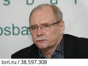 Russia. Saint-Petersburg. Press conference of the premiere of the historical film Peter the Great. The will. The film is directed by Vladimir Bortko. Россия. Санкт-Петербург. Пресс-конференция Премьера исторического фильма Петр Первый. Завещание. Режиссер фильма Владимир Бортко. (2011 год). Редакционное фото, фотограф Алексей Смышляев / Фотобанк Лори
