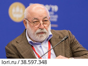 Россия. Санкт-Петербург. XXIII Петербургский международный экономический форум 2019. Участники ПМЭФ-2019. Председатель совета директоров компании Ренова Виктор Вексельберг. Russia. Saint-Petersburg. XXIII St. Petersburg International Economic Forum 2019. SPIEF 2019 participants. Chairman of the Board of Directors of Renova Viktor Vekselberg. Редакционное фото, фотограф Алексей Смышляев / Фотобанк Лори