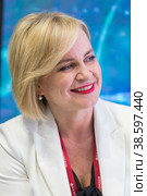 Russia. Saint-Petersburg. XXIII St. Petersburg International Economic Forum 2019. SPIEF 2019 participants. Yulia Prokhorova, presenter of the RBC TV channel. Россия. Санкт-Петербург. XXIII Петербургский международный экономический форум 2019. Участники ПМЭФ-2019. Юлия Прохорова, ведущая телеканала РБК. Редакционное фото, фотограф Алексей Смышляев / Фотобанк Лори