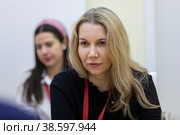 Россия. Санкт-Петербург. Алена Барсова, заместитель председателя комитета по стоматологии и эстетической медицине. Russia. Saint-Petersburg. Alyona Borisovna, Deputy Chairman of the Committee on Dentistry and Aesthetic Medicine. (2021 год). Редакционное фото, фотограф Алексей Смышляев / Фотобанк Лори