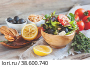 Salad diet for weight correction from the leaves of Lollo Rosso lettuce, watercress salad and other green herbs with tomatoes, olives and fitaki. Close up. Стоковое фото, фотограф Оксана Медведева / Фотобанк Лори