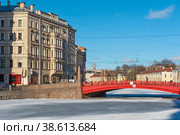 Река Мойка. Красный мост. Доходный дом К. Б. Корпуса. Санкт-Петербург (2019 год). Редакционное фото, фотограф Александр Щепин / Фотобанк Лори