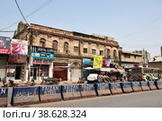 Karachi, Pakistan - 21 Mar 2021: The vintage house in the center of Karachi, Pakistan. Редакционное фото, фотограф Сергей Стрелков / Фотобанк Лори