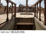 На палубе старого пиратского парусника. Киногород Пилигрим Порто, Московская область (2020 год). Стоковое фото, фотограф Pukhov K / Фотобанк Лори
