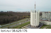 Промышленный город. Башня. Видео с дрона (2022 год). Стоковое видео, видеограф Александр Сапыгин / Фотобанк Лори