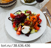 Ensalada con queso fresco, salad with cheese and vegetables. Стоковое фото, фотограф Яков Филимонов / Фотобанк Лори