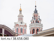 The bell tower of the Zaikonospassky Monastery on Nikolskaya Street (2023 год). Редакционное фото, фотограф Photojuli / Фотобанк Лори