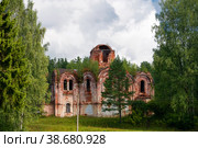 Разрушенный храм Иверской иконы Божией Матери. Деревня Лыкошино, Тверская область, Россия (2019 год). Стоковое фото, фотограф Pukhov K / Фотобанк Лори