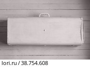 An old suitcase with a handle. Стоковое фото, фотограф Siarhei Starastau / Фотобанк Лори