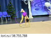 Girl competes in rhythmic gymnastics. Стоковое фото, фотограф Владимир Галкин / Фотобанк Лори