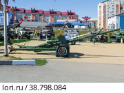Ростовская область, Каменск-Шахтинский, Россия. Артиллерия,  100мм противотанковая пушка   МТ-12 Рапира, буксируемые артиллерийские орудия в парке Патриот. (2021 год). Редакционное фото, фотограф Андрей Цыганков / Фотобанк Лори