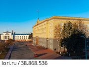 Город Орёл. Площадь Ленина. Здания администрации Орловской области и Главпочтамта (2014 год). Редакционное фото, фотограф Зобков Юрий / Фотобанк Лори